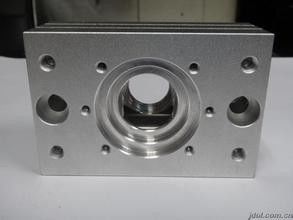 Металл cnc высокой точности поворачивая подвергать механической обработке с поверхностным chamfer